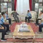 Gubernur Mahyeldi saat menerima audiensi Kepala BMKG Stasiun Geofisika Padang Panjang, Suaidi Ahadi