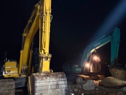 Pasca Ditinjau Gubernur, Tiga Alat Berat Mulai Normalisasi Sungai di Lokasi Banjir Kuranji