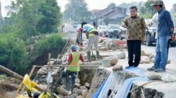 Tinjau Sejumlah Proyek, Bupati Agam Soroti Jalan, Drainase hingga Penanganan Pascabanjir