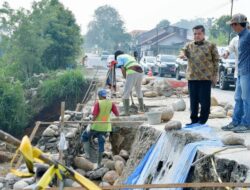 Tinjau Sejumlah Proyek, Bupati Agam Soroti Jalan, Drainase hingga Penanganan Pascabanjir