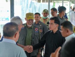 Wapres Gibran Sambangi Warga Korban Banjir Bandang di RSUD Arosuka